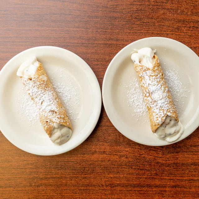 Cannoli.